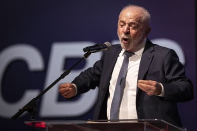 Lula ironiza Flávio Bolsonaro e críticas à Lei Rouanet: 'Nunca fomos atrás da lei Daniel Vorcaro'