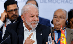 Filhos do Bolsonaro são traidores da pátria e piores que ele, afirma Lula