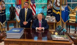 Flávio Bolsonaro diz ter pedido a Trump para não taxar produtos do Brasil