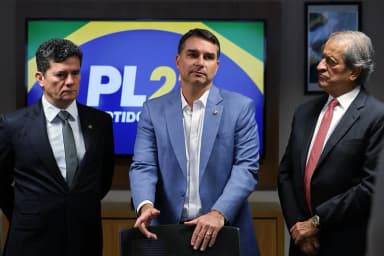 Flávio pediu dinheiro a Vorcaro: 48% dos eleitores defendem que senador desista da candidatura, diz Datafolha