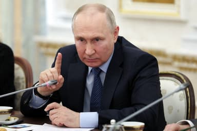 Ataque ucraniano à escola em cidade ocupada pela Rússia deixa 12 mortos