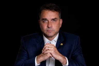 88% dos eleitores querem que Flávio siga na disputa, diz Datafolha