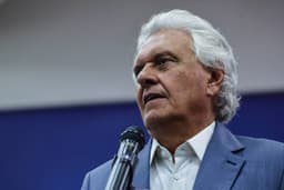 Sem citar Flávio, Caiado diz que quem está contaminado por Vorcaro não pode ser presidente