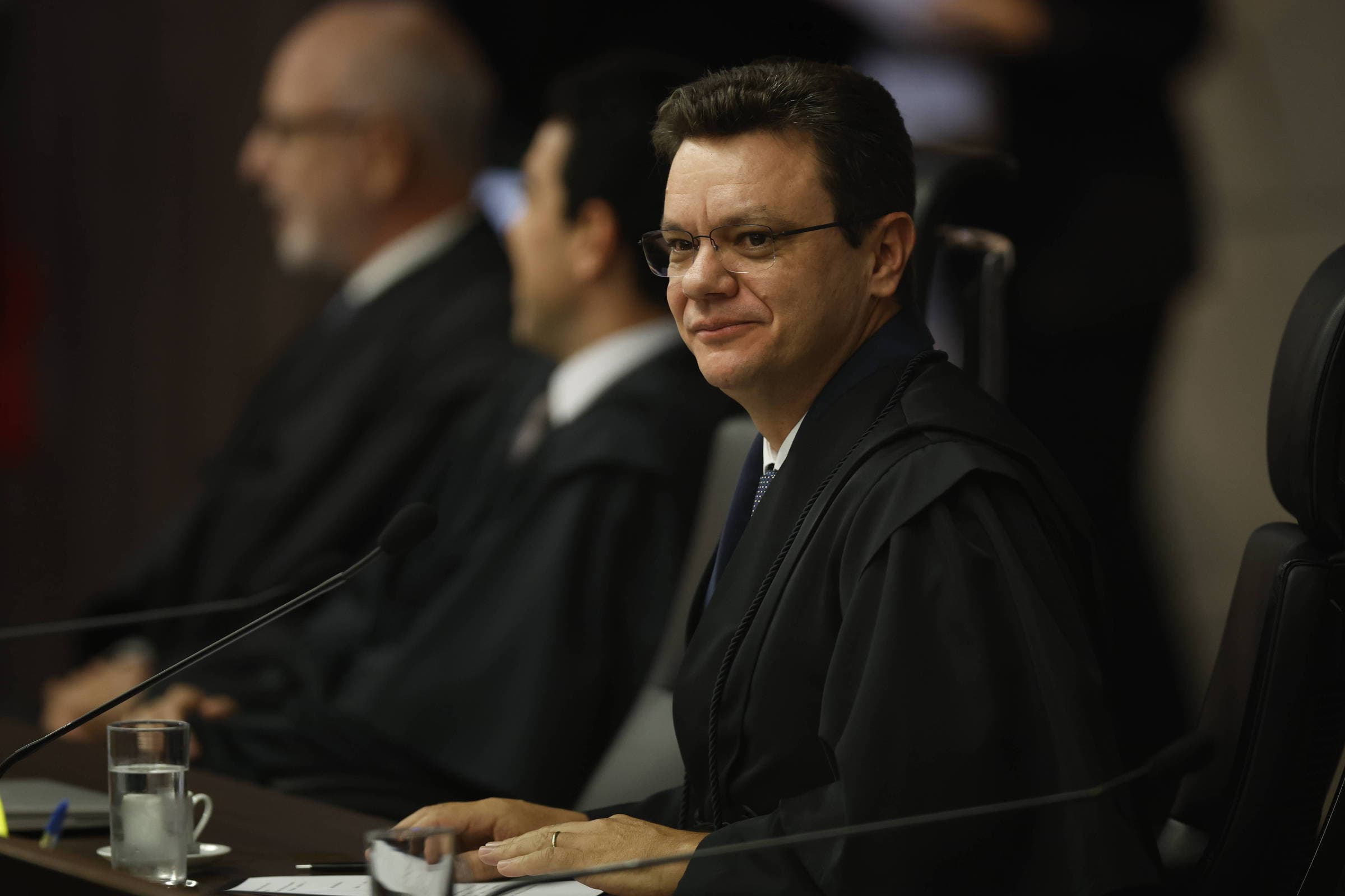 Odair Cunha toma posse como novo ministro do TCU com presença de Lula e petistas