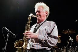 Morre Dick Parry, aos 83, saxofonista célebre pelos solos com o Pink Floyd