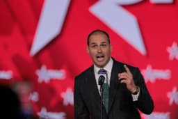 Eduardo Bolsonaro diz ter acionado polícia contra repórter