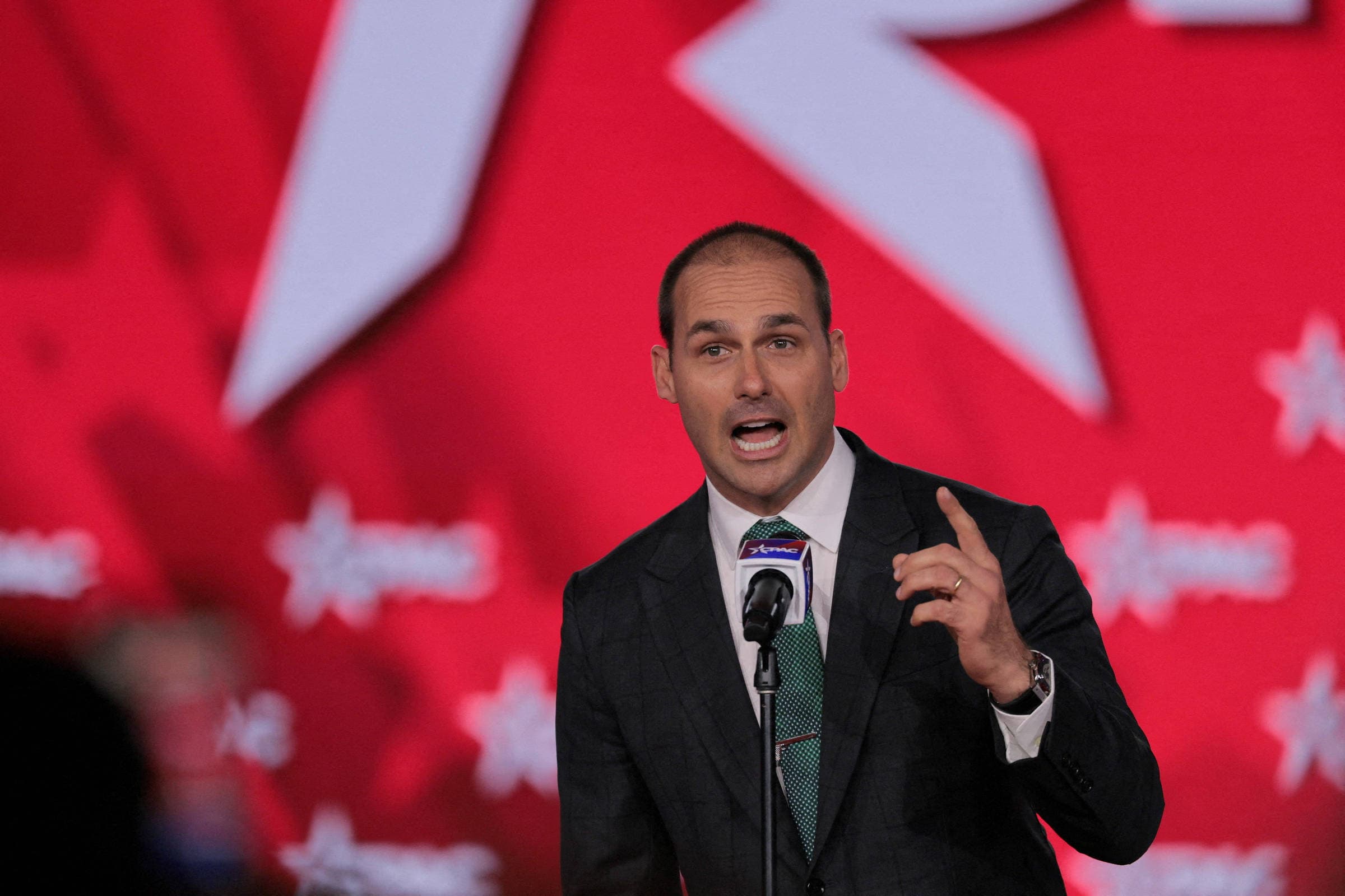 Eduardo Bolsonaro diz ter acionado polícia contra repórter