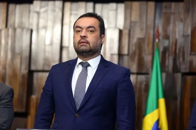 TSE rejeita recursos e mantém Cláudio Castro inelegível até 2030