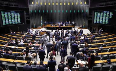 Câmara aprova PEC de fim da escala 6×1 em primeiro turno