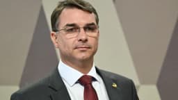 Flávio Bolsonaro lidera rejeição após áudio com Vorcaro, aponta pesquisa Atlas/Bloomberg