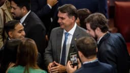 Flávio Bolsonaro contradiz discursos anteriores ao confirmar visita a Daniel Vorcaro