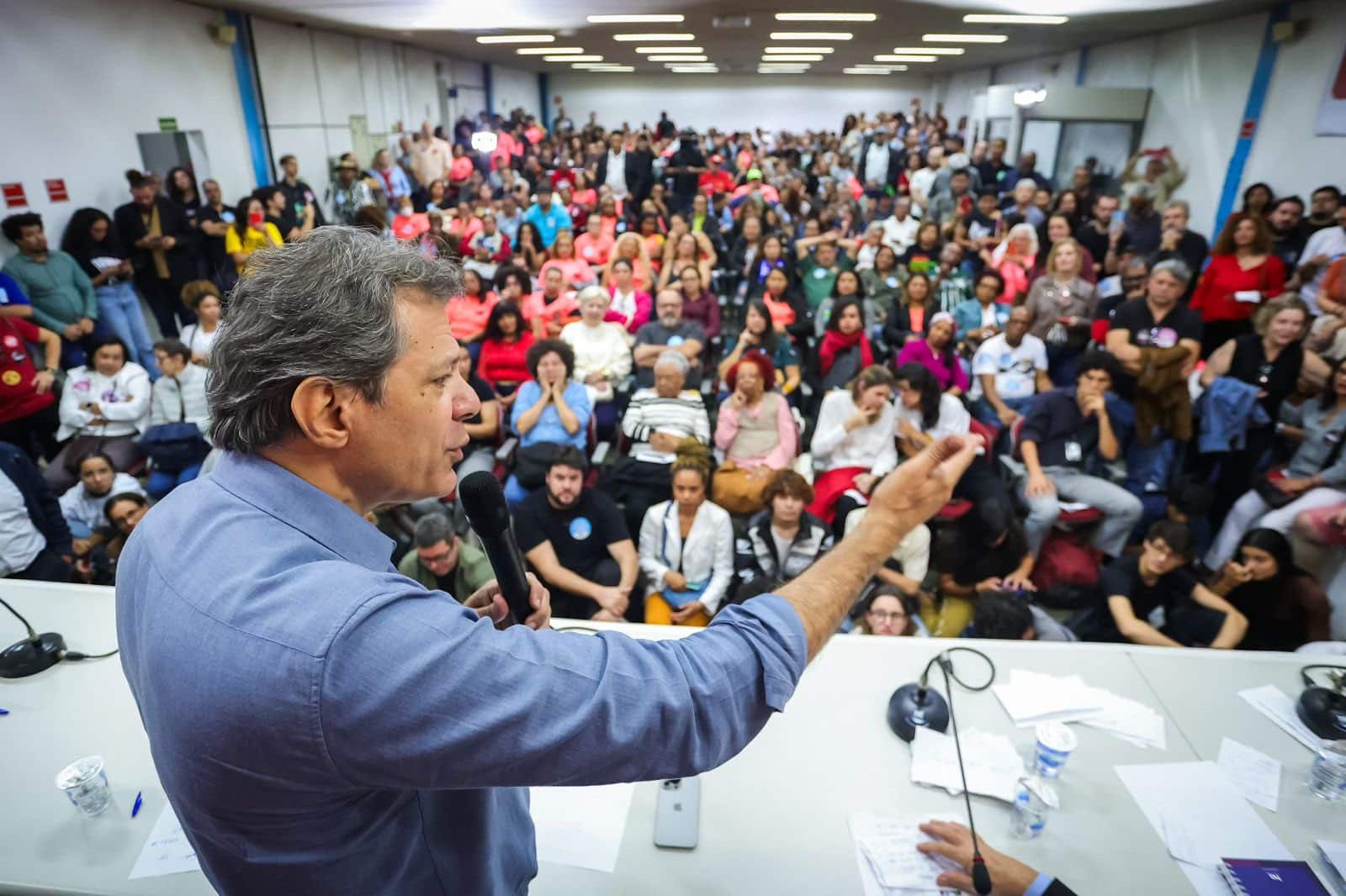Fernando Haddad compara encontros de Lula e de Flávio Bolsonaro com Donald Trump