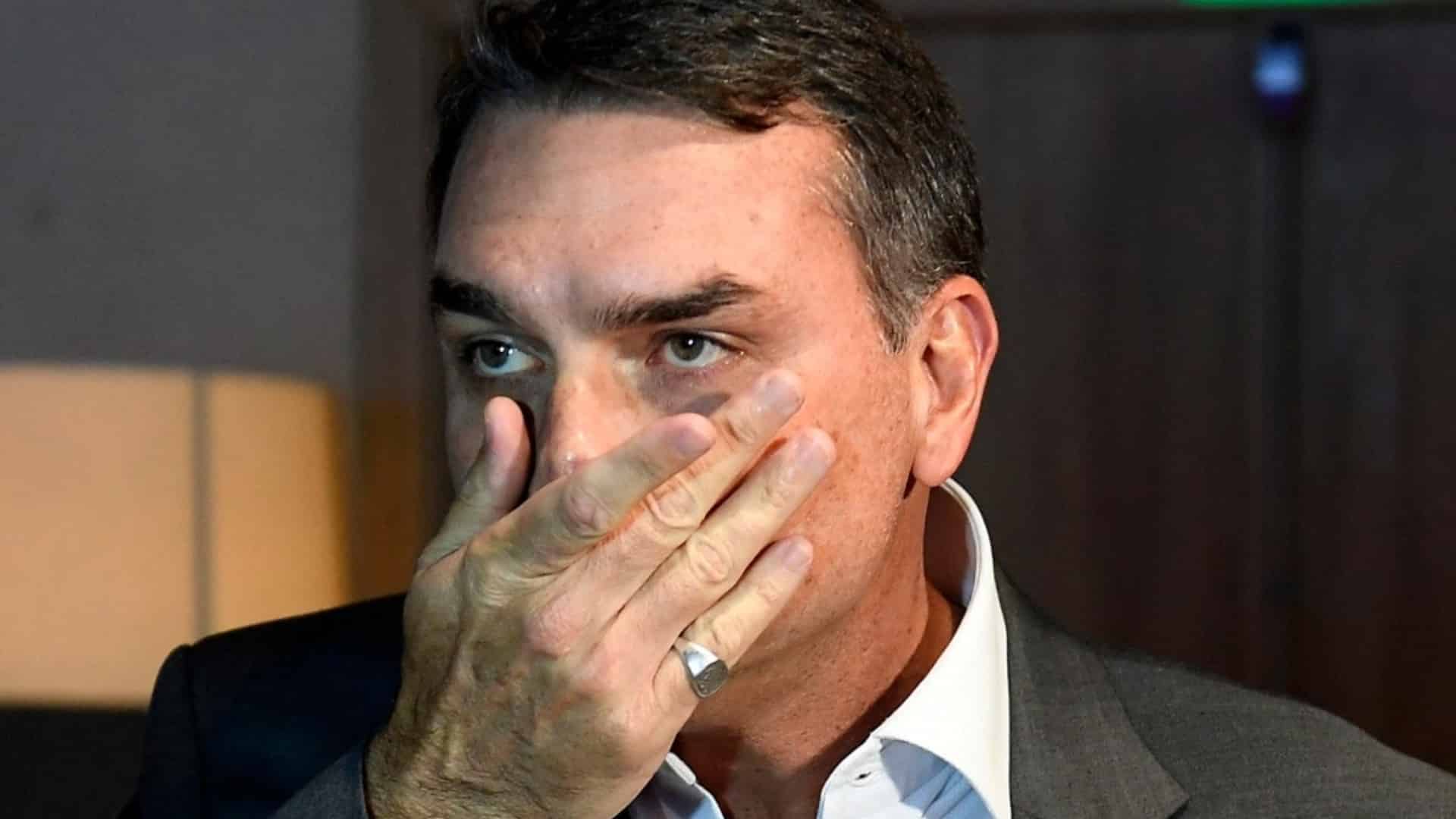 Flávio Bolsonaro é alvo de ação por usar mandato para pedir intervenção a Trump: “atentado à soberania nacional”
