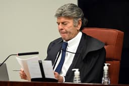 Fux vota e STF forma 2 a 0 para manter prisões de pai e primo de Vorcaro