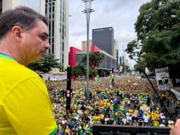 Datafolha: 88% dos eleitores de Flávio querem senador na disputa presidencial, apesar do escândalo ‘Dark Horse’