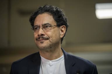 Colômbia escolhe novo presidente e Iván Cepeda, de esquerda, lidera corrida