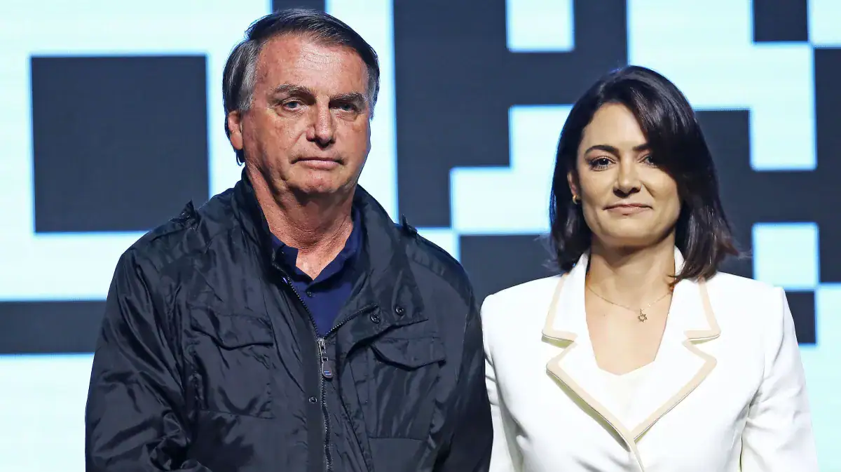 Bolsonaro quer manter Michelle na disputa pelo Senado