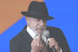 Lula faz gesto obsceno durante evento oficial no Palácio do Planalto