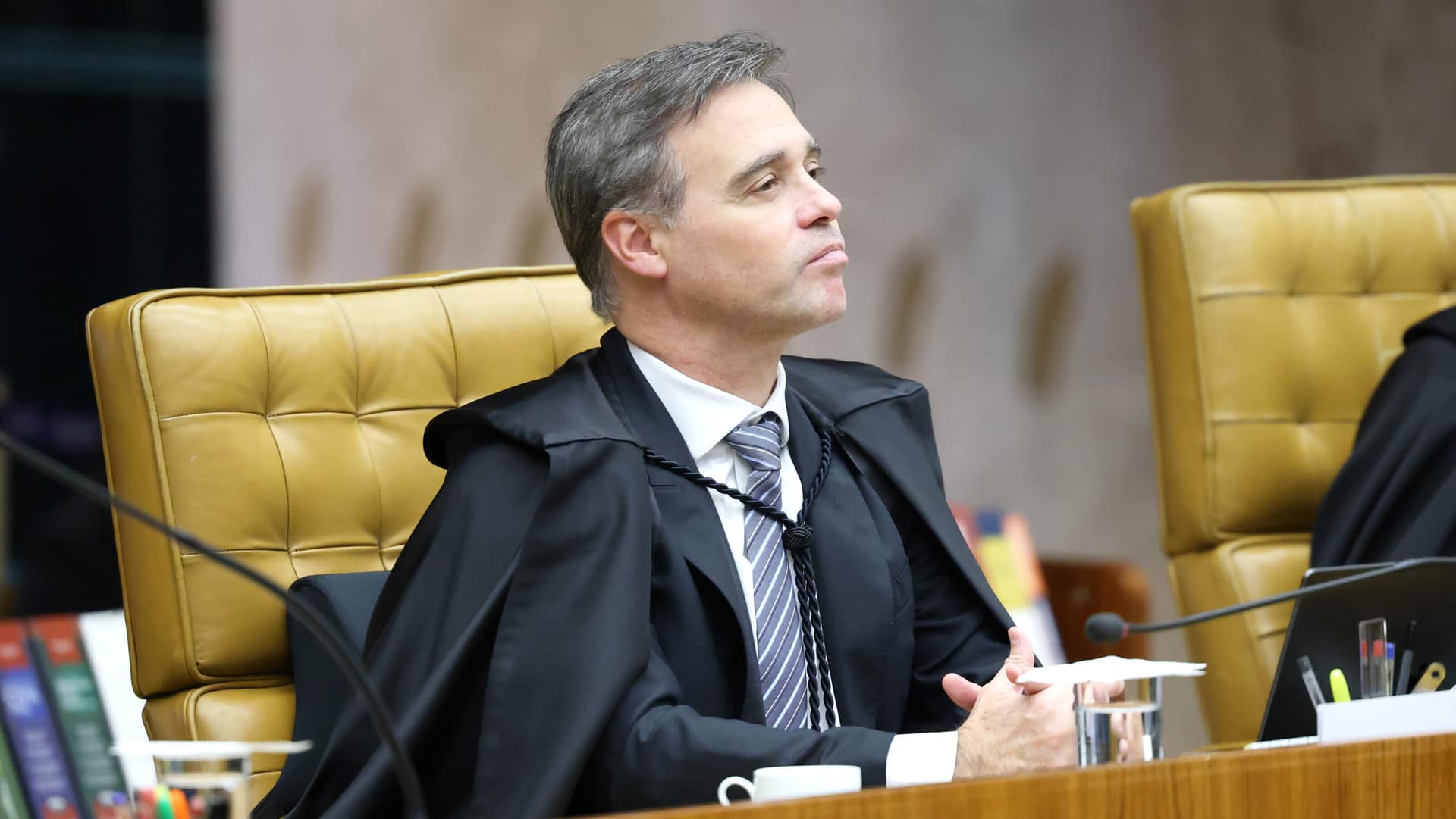 André Mendonça, do TSE, derruba vídeo de IA com falsa prisão de Flávio Bolsonaro