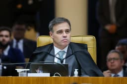 Mendonça ajusta voto, e TSE derruba posts sobre Flávio e Nossa Senhora