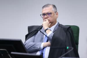 Flávio Dino determina nulidade de emendas indicadas por chefes de partido