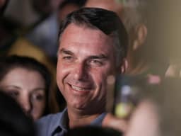 Flávio Bolsonaro e Lula vão ao segundo turno da eleição presidencial