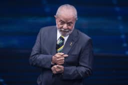 Avanço de Flávio Bolsonaro faz Lula reavaliar estratégia, e presidente deve ir a debate da Globo