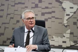 Renan Calheiros aciona TRE-AL para barrar divulgação de pesquisa ao Senado