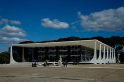 Moraes, Dino e Zanin mandam tribunais explicarem descumprimento de regra sobre penduricalhos