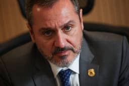Mendonça acirra crise institucional ao afastar diretor da PF e colocar Lula sob pressão