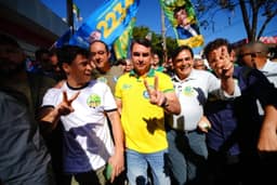 Flávio Bolsonaro faz caminhada com Roscoe e Nikolas após aceno a Cleitinho, em Belo Horizonte