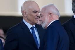 Lula fala com Fachin sobre crise no STF, se distancia de Moraes e define discurso do 'ninguém acima da lei'