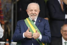 Lula mira rejeição a Flávio Bolsonaro em campanha no Norte, Nordeste e SP na reta final do 1º turno