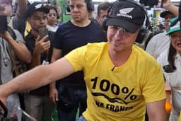Flávio Bolsonaro defende em Manaus fim de sigilo sobre 'Dark Horse'