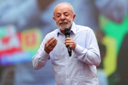 Lula tenta se afastar de STF e Moraes, e Flávio Bolsonaro busca carimbar crise no governo