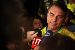 Flávio Bolsonaro deve ir a debate da Globo após Lula indicar presença