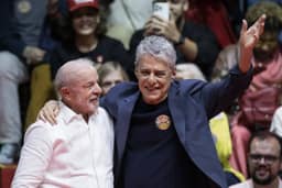 Ato de Lula com artistas no RJ tem apelos contra bets, ataque a Trump e vaia a aliado