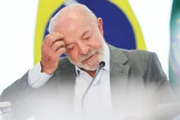 Revés no 1º turno força Lula a rever estratégia de campanha contra Flávio Bolsonaro