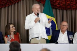 Campanha de Lula vai apostar em medo de fim de programas sociais para aumentar rejeição a Flávio