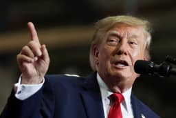 Governo Trump mandou segurar comunicado reconhecendo resultado da eleição após alegações de Flávio Bolsonaro