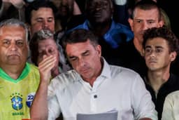 Aliados de Flávio dizem que ele já foi para os EUA - 27/10/2026 - Política