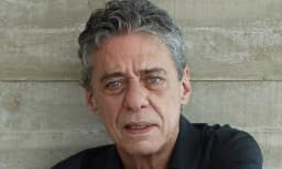 Chico Buarque aciona polícia após comentário com ameaça de morte