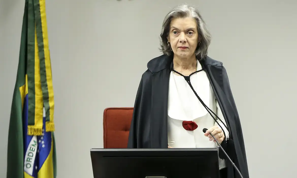 Cármen Lúcia é a primeira ministra do STF a levar o Troféu Juca Pato