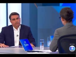 Flávio Bolsonaro é questionado por 12 minutos e não explica pedido de dinheiro a Vorcaro