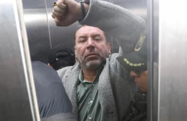 Fernando Cerimedo, preso na Bolívia, teria dito que atuaria por Flávio Bolsonaro