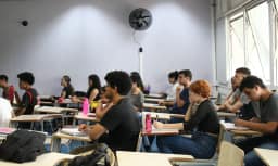 Receita, BC e Câmara dos Deputados têm concursos previstos; veja vagas
