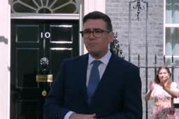 Reino Unido: Burnham assume como premiê e promete novo modelo econômico