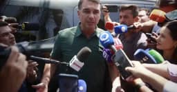 Flávio visita Bolsonaro após 90 dias e relata conselhos para o segundo turno