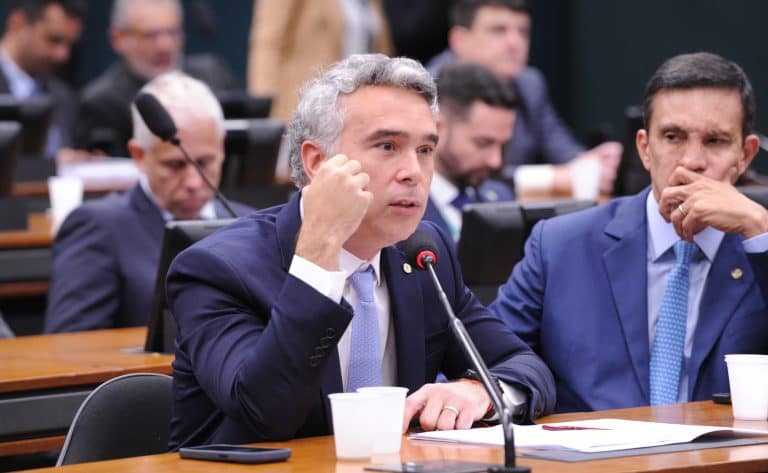 Comissão da Câmara aprova projeto sobre ambiente de trabalho seguro para professores