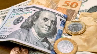 Dólar sobe 0,47%, a R$ 5,193, com venda de US$ 1 bilhão pelo Banco Central